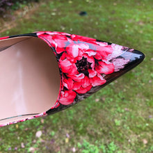 Lade das Bild in den Galerie-Viewer, Glänzende, floral bedruckte spitze High Heels mit sexy Lack-Optik, Stiletto-Pumps in 8 cm, 10 cm und 12 cm, Größen bis EUROPA 46