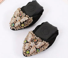 Carregar imagem no visualizador da galeria, Sapatilha de balé confortável, macia, dobrável, com bico fino, design animal e cristais de strass