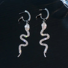 Carregar imagem no visualizador da galeria, Brincos Longos com Pendente de Tassel Leve em Forma de Cobra com Strass Diamante