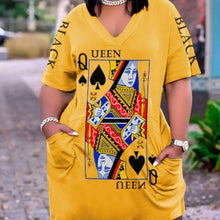 Carregar imagem no visualizador da galeria, Vestido Solto de Manga Curta com Decote em V e Estampa de Cartas de Baralho Rainha