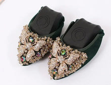 Carregar imagem no visualizador da galeria, Sapatilha de balé confortável, macia, dobrável, com bico fino, design animal e cristais de strass