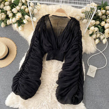 Carregar imagem no visualizador da galeria, Blusa Cropped de Chiffon Drapeado Transparente com Mangas Super Longas