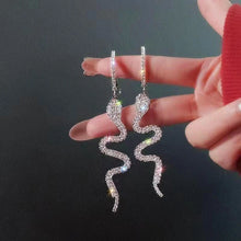 Carregar imagem no visualizador da galeria, Brincos Longos com Pendente de Tassel Leve em Forma de Cobra com Strass Diamante