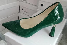 Lade das Bild in den Galerie-Viewer, Klassische Freizeitschuhe mit Absatz und kariertem Präge-Muster in verschiedenen Farben