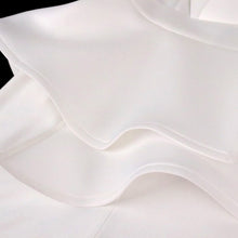 Carregar imagem no visualizador da galeria, Macacão/ Jardineira Elegante Luxuosa de Cintura Alta com Contas Branco Preto