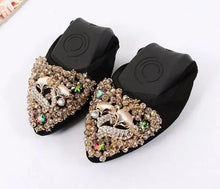 Carregar imagem no visualizador da galeria, Sapatilha de balé confortável, macia, dobrável, com bico fino, design animal e cristais de strass