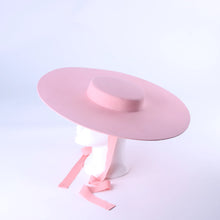 Carregar imagem no visualizador da galeria, Chapéu de Lã Feltro com Aba Larga e Topo Plano Chic