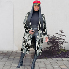 Carregar imagem no visualizador da galeria, Casaco Trench Camuflado com Impressão de Letras Moda de Rua Estilo Longo