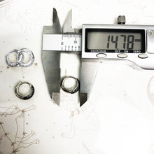 Carregar imagem no visualizador da galeria, Brincos de Argola Articulada em Forma de Gota de Água em Prata Esterlina 9.25 Pura