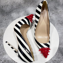 Carregar imagem no visualizador da galeria, Designer Vermelho Espinhos Ponta Fina Estampado Listrado Salto Alto Sexy Slip On Sapato Stiletto 3 Alturas de Salto Diferentes