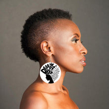 Carregar imagem no visualizador da galeria, Querida Menina Negra Mulher Africana Brincos de Madeira com Palavras Poderosas sobre Cabelo Natural AFRO Impressão Brincos Pendentes Joias