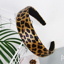 Carregar imagem no visualizador da galeria, Tiara de Casamento Artesanal Almofadada com Cristais Barrocos Faixa de Cabeça Luxuosa Acessórios de Cabelo para Noivas com Diamantes