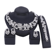 Carregar imagem no visualizador da galeria, Conjunto de Noiva em Cristal Boêmio Ouro Prata Várias Cores Colar de Strass Diamante Casamento