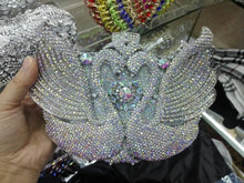 Carregar imagem no visualizador da galeria, Bolsa de festa de luxo em forma de cisne com cristais e diamantes
