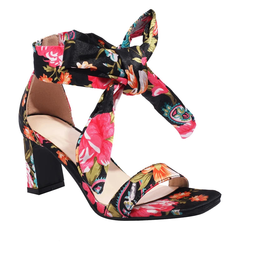 Sandalini con tacco quadrato a fascia incrociata in satin con stampa floreale bohemien 3 colori diversi