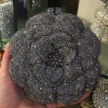 Carregar imagem no visualizador da galeria, Bolsa de mão de cristal de luxo em forma de flor de rosa com corrente de diamante de diamante, mini clutch
