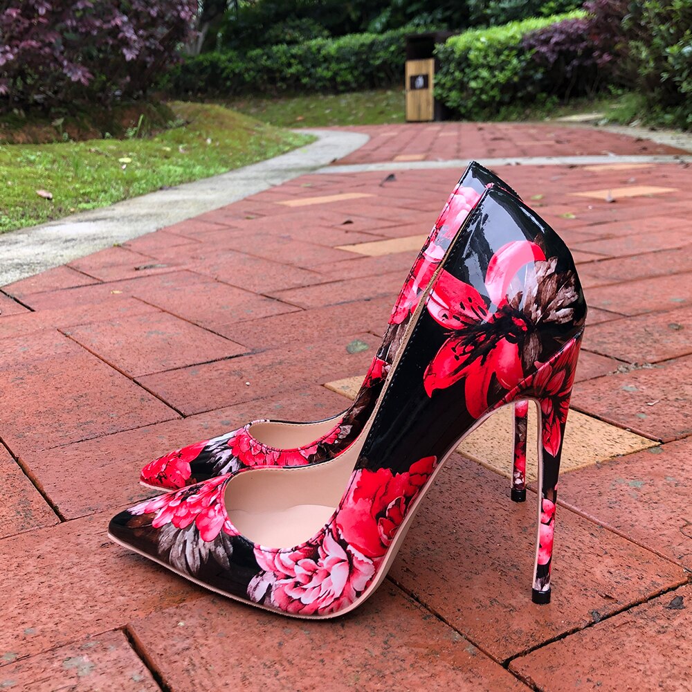 Sapatos de salto alto pontiagudos com estampa floral brilhante e sexy, em verniz. Tamanhos de salto de 8cm, 10cm e 12cm disponíveis, até o tamanho EUROPEU 46.