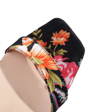 Carica l&#39;immagine nel visualizzatore di Gallery, Sandalini con tacco quadrato a fascia incrociata in satin con stampa floreale bohemien 3 colori diversi
