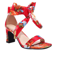 Carica l&#39;immagine nel visualizzatore di Gallery, Sandalini con tacco quadrato a fascia incrociata in satin con stampa floreale bohemien 3 colori diversi
