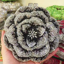 Carregar imagem no visualizador da galeria, Bolsa de mão de cristal de luxo em forma de flor de rosa com corrente de diamante de diamante, mini clutch
