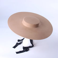 Cargar imagen en el visor de la galería, Chic Floppy Wide Brim Flat Top Bandage Wool Felt Hat
