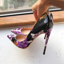 Carregar imagem no visualizador da galeria, Sapatos de salto alto Stiletto com estampa floral brilhante e bico fino, saltos de 8cm, 10cm e 12cm, bombas de patente sexy, tamanhos até o europeu 46
