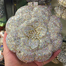 Carregar imagem no visualizador da galeria, Bolsa de mão de cristal de luxo em forma de flor de rosa com corrente de diamante de diamante, mini clutch
