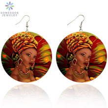 Charger l&#39;image dans la visionneuse de la galerie,Boucles d&#39;oreilles en bois Afro Art Black Beauty Femme Fleurs Africaines Turban 6cm Rond Plat Fait Main Pendantes
